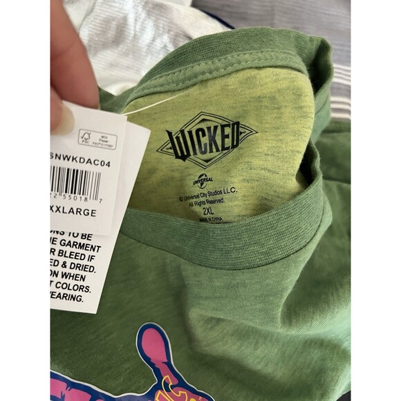WICKED Movie 2XL Logo T-shirt Tee Wizard Of Oz Heat Reactive Changing Green Top - Picture 6 of 6